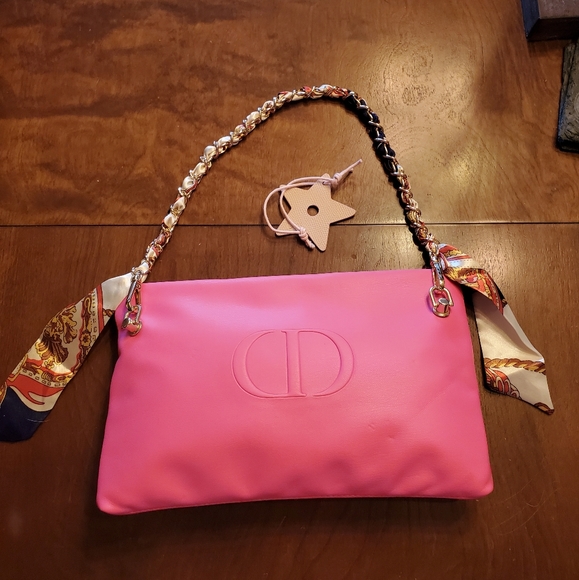 Dior Red Two Toned Cosmetic Bag Converted to Handbag w/ Dior Star Bag Ch… - Picture 10 of 16